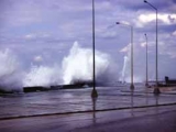 2001_cuba_habana_malecon_ola_skizzo