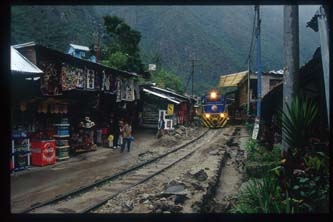 2002_peru_machu_picchu_tren_blu