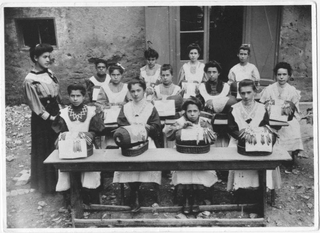 1907 1908 isola d istria maestra pia degrassi allieve scuola merletti