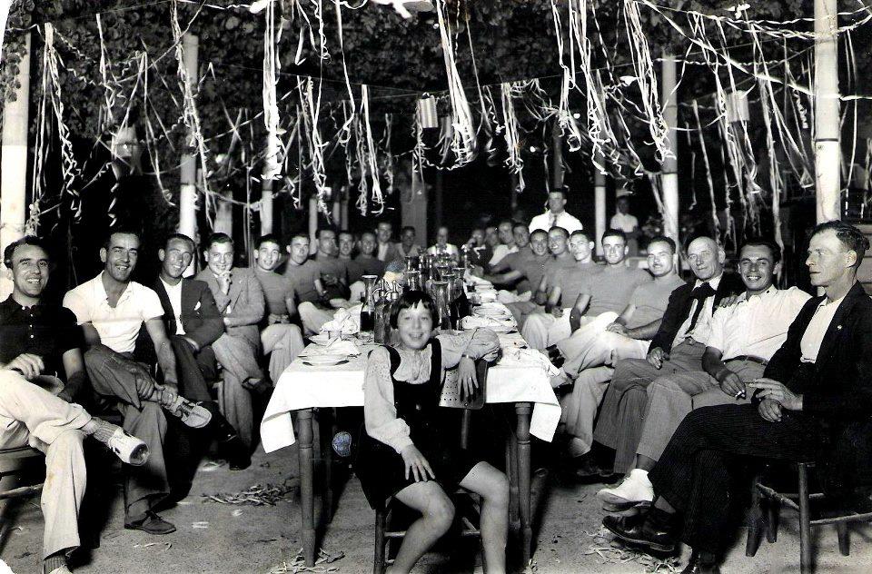 Isola d'Istria, Trattoria all'Oriente, uno dei festaggiamenti dopo l'Oro Olimpico nel canottaggio di Amsterdam del 1928 (proprietà Walter Pohlen)